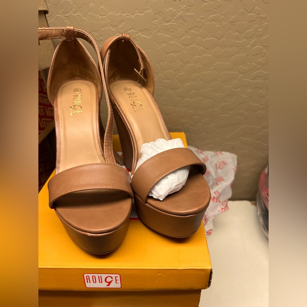 Rouge tan heels